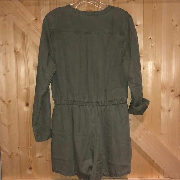 Old Navy short romper, size M - Picture 2 of 3
